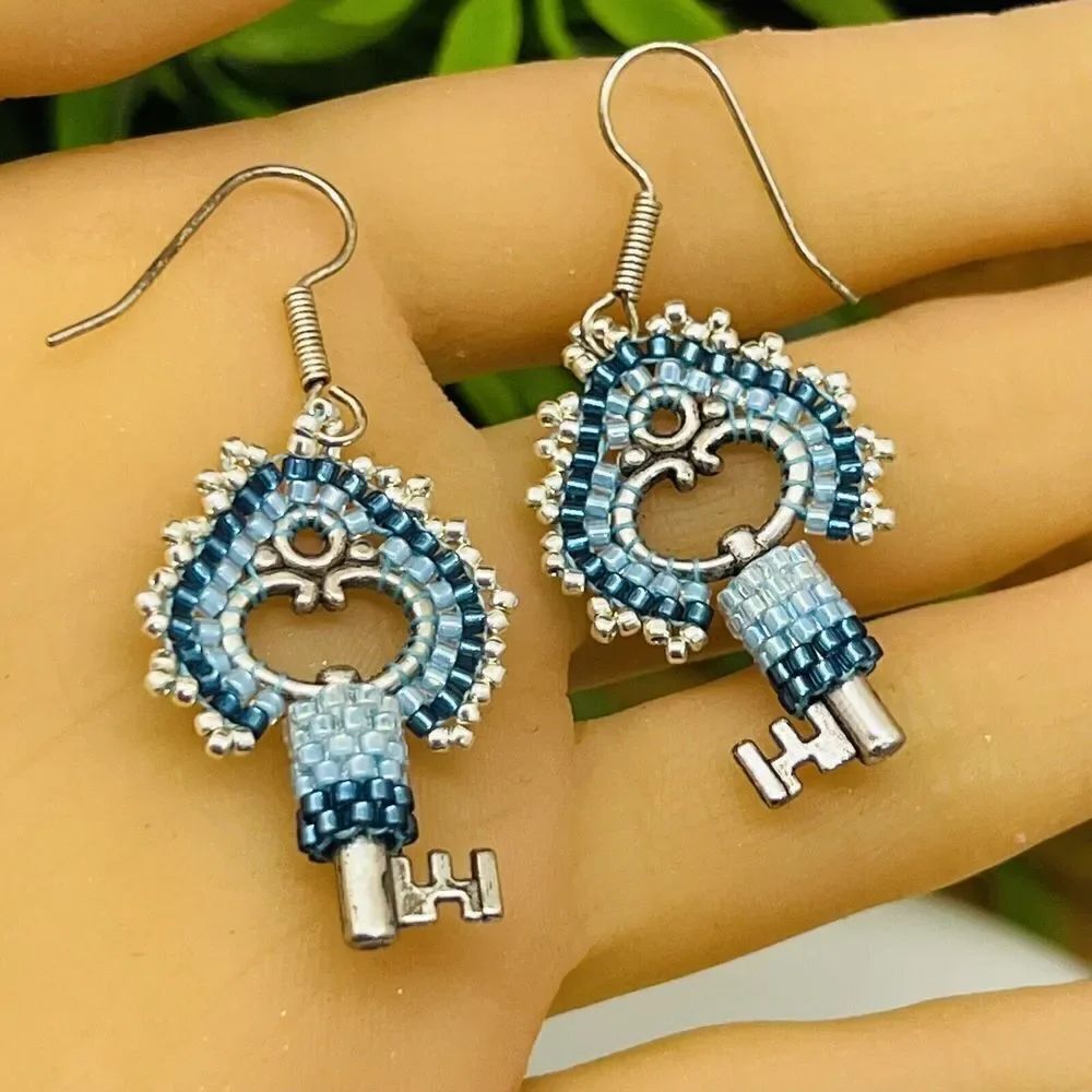 FUN Sead Beads Beaded Silver Nlue Tone Earrings Key Figural Vintage Cute 1148